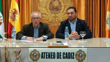 Juan Carlos Cordero, el directo deportivo del Cádiz durante una charla en el Ateneo de Cádiz