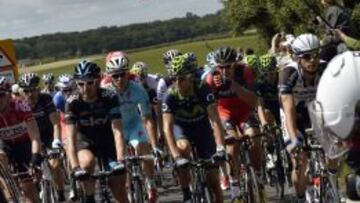 El pelotón del Tour, con Valverde en primer plano, durante la jornada de ayer.