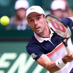 Bautista se cita con Federer y Carballés cae ante Kyrgios