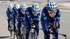 Corredoras del Movistar, entrenando la contrarreloj, en el circuito de Almer&iacute;a.