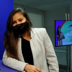 Leicy Santos recibe II Trofeo EFE