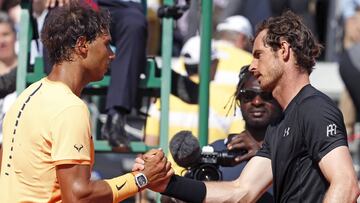 Rafa Nadal saluda a Andy Murray tras su partido en el Masters 1.000 de Montecarlo de 2016.