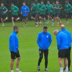 Iván Ania aguanta una semana más el chaparrón y sigue en el banquillo racinguista