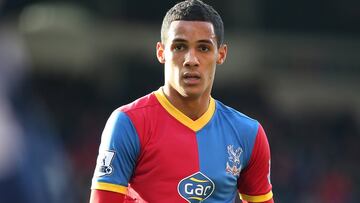 Hijo de Paul Ince, exjugador de la selección de Inglaterra. Atacante del Huddersfield.