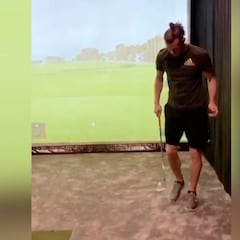 Bale en modo freestyler con una pelota de golf: dificultad tremenda en lo que hace...