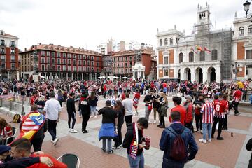 Los jugadores del Atleti celebran LaLiga con la afici車n en Valladolid