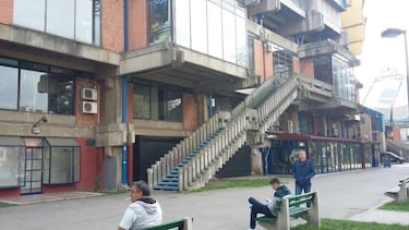 Djokovic toma el parqué de baloncesto del mítico Pionir