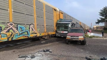 Tragedia en Atlacomulco: tren embiste autobús, 8 muertos y 45 heridos