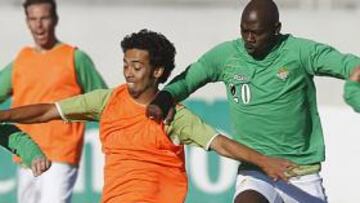 <b>ESPINA DORSAL. </b>Rubén Castro y Emaná forma parte de la columna vertebral del betis junto a Iriney, Beñat, Salva y Molina.