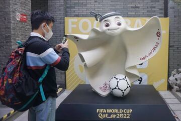 2022 World Cup mascot La'eeb and emblem 