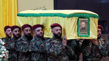 FILE PHOTO: Members of Hezbollah carry the coffin of Mohammed Nasser, a senior Hezbollah commander who was killed by what security sources say was an Israel strike on Wednesday, during his funeral in Beirut's southern suburbs, Lebanon July 4, 2024. REUTERS/Aziz Taher/File Photo