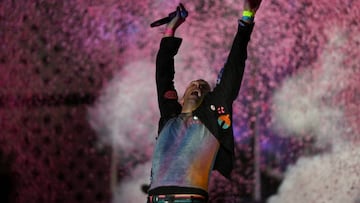 Chris Martin pide a sus seguidores en pleno concierto que dejen los m車viles