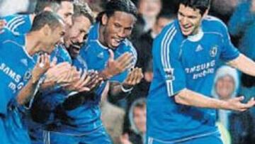 <b>MUCHAS ESTRELLAS. </b>Ashley Cole, Lampard, Shevchenko, Drogba y Ballack celebran un tanto.