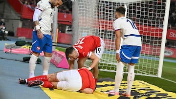 Austria's forward #07 Marko Arnautovic lies injured during the UEFA Nations League play-off, first-leg football match Austria v Serbia at the Ernst Happel Stadium in Vienna on March 20, 2025. (Photo by Joe Klamar / AFP)