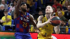 Marcelihno Huertas,ante Malcolm Delaney.