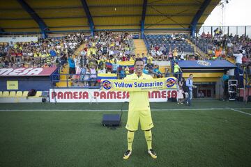 Carlos Bacca fue presentado en La Cerámica como nuevo refuerzo del Villarreal.