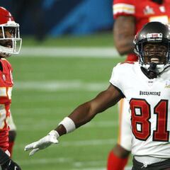 Bucs' WR Antonio Brown to sit out a further two weeks