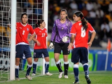 Fue una de las figuras en el Mundial Femenino Sub 20 del 2008 y desde ahí se volvió inamovible en la Roja.