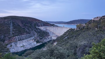 Construido en 1964 y con una capacidad de 1.446 hectmetros cbicos de agua.