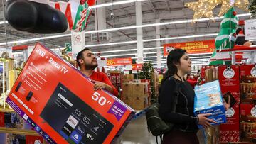 Customers carry a television screen and other items at Sam's Club store during the opening of Mexican shopping season event "El Buen Fin" (The Good Weekend) as consumers shop, emulating the "Black Friday" shopping, in Mexico City, Mexico, November 7, 2024. REUTERS/Henry Romero