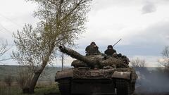 Ukrainian servicemen ride in a tank along a road in the town of Chasiv Yar, amid Russia's attack on Ukraine, near a front line in Donetsk region, Ukraine April 22, 2023. REUTERS/Sofiia Gatilova