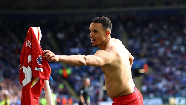 Slot juega al despiste con Arnold: “Sé dónde irá...”