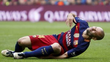 Mascherano, tras lesionarse.
