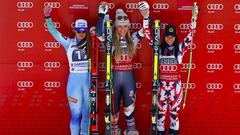 Tina Maze y Lindsey Vonn posan junto a la austriaca Anna Fenninger en el podio del Supergigante de Garmisch-Partenkirchen en la Copa del Mundo de Esqu&iacute; Alpino 2015.