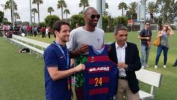 Kobe Bryant presenció el entrenamiento del Barcelona en Los Ángeles.