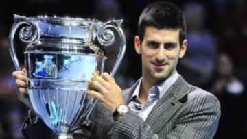 Djokovic recibe el trofeo de número uno del mundo