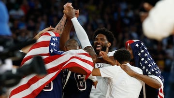 Joel Embiid celebrando la victoria de Estados Unidos en los Juegos Olímpicos de París 2024.