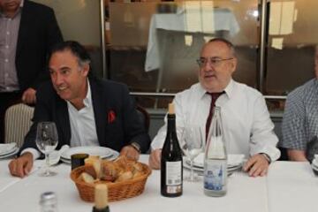 Felipe Llamazares, director general de la Cultural Leonesa y Alfredo Rela?o.
