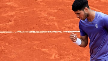 Spain's Carlos Alcaraz reacts after a point as he plays against Spain's Alejandro Davidovich Fokina during the Monte Carlo ATP Masters Series Tournament semi-final tennis match at the Monte Carlo Country Club in Roquebrune-Cap-Martin on April 12, 2025. (Photo by Valery HACHE / AFP)