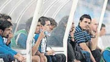 <b>DECEPCIÓN. </b>Esta imagen del banquillo de la Real demuestra el estado de preocupación del club.