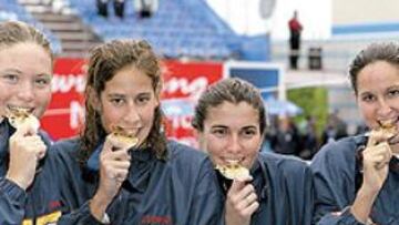 <B>ORO COMESTIBLE</B>. De izquierda a derecha, Tatiana Rouba, Erika Villaecija, Laura Roca y Melissa Caballero: la suya fue una merienda de oro puro y duró ocho minutos: récord.