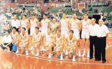 En semifinales, España cayó ante Italia por 93-90 y en la lucha por el tercer puesto se impuso a Francia por 83-101 consiguiendo la medalla de bronce.