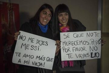 Please don't go Lío! Argentineans plead with Messi not to leave.