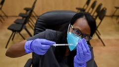 A healthcare worker prepares doses of the covid-19 vaccine following Republican Governor Greg Abbott&#039;s ban on covid-19 vaccine mandates by any entity, including private employers, at Acres Home Multi-Service Center in Houston, Texas, US