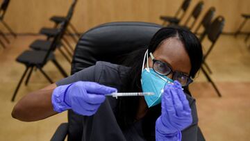 A healthcare worker prepares doses of the covid-19 vaccine following Republican Governor Greg Abbott&#039;s ban on covid-19 vaccine mandates by any entity, including private employers, at Acres Home Multi-Service Center in Houston, Texas, US