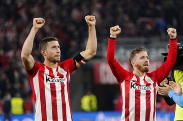 Soccer Football - Copa del Rey - Quarter Final - Athletic Bilbao v Real Madrid - San Mames, Bilbao, Spain - February 3, 2022 Athletic Bilbao's Oscar de Marcos and Iker Muniain celebrate after the match REUTERS/Vincent West