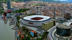14/08/19 ATHLETIC DE BILBAO PANORAMICA VISTA AEREA ESTADIO SAN MAMES CIUDAD
MUY IMPORTANTE FIRMAR: MIKEL ARRAZOLA-IREKIA 


Estadio de San Mamés (2013)
San Mamés es un estadio de fútbol ubicado en la villa de Bilbao (País Vasco, España). 
El campo tiene una capacidad de 53 289 localidades (ampliable en 2000 más, según el arquitecto César Azcárate), y cuenta con el rango de estadio de Categoría 4.
El estadio ha sido construido para conservar y mejorar la actual atmósfera de sonido envolvente producida por los cánticos de los aficionados locales. Exteriormente es un estadio de fútbol. Como resultado de la condición del Gobierno Vasco para su entrada en la sociedad San Mamés Barria, y por tanto en la aportación económica, se acordó que en los sótanos del estadio se ubiquen además las siguientes instalaciones ocupando un total de 5434 m². Estas instalaciones no afectan al proyecto general del estadio, apenas suponen un ligero aumento del coste y exteriormente no son apreciables.3
 Módulo de atletismo subterráneo de 112 metros de largo por 12 de ancho: pista de 60 metros lisos e instalaciones para la práctica de salto de altura, triple salto, salto de longitud, salto con pértiga y lanzamiento de peso.
 Centro de innovación deportiva.
 Centro de medicina deportiva.
 Polideportivo municipal con piscina, gimnasio, fitness, spa
