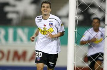 Carlos Salazar, volante colombiano, llegó a Colo Colo en 2008 como el reemplazante de su compatriota Giovanni Hernández. El 'Caliche' estuvo lejos de emular lo hecho por 'Gio', por lo que su paso en Macul no fue bueno. Solo anotó dos goles, y estuvo un semestre.  Hoy juega en Unión Magdalena de su país.