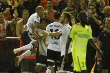 Alegría de Feghouli que anota el 1-0 para el Valencia 