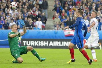Griezmann marca ante Islandia.