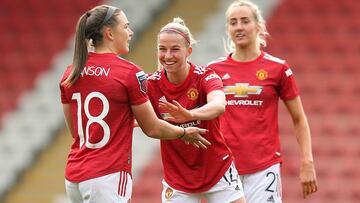 Hanson, Groenen y Turner celebran un gol del Manchester United esta temporada.