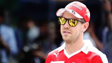 Vettel en el paddock de Montmeló.