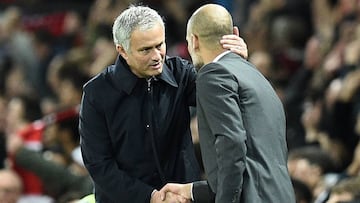 Mou y Pep dirigiendo.