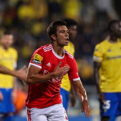 El Benfica se afianza como líder tras una manita