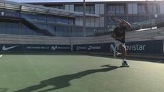 Rafa Nadal entrena en las pistas de su academia en Mallorca.