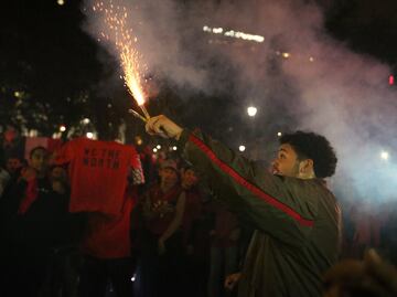 Los seguidores de Toronto Raptors salieron a las calles de la capital de la provincia de Ontario para celebrar por todo lo alto la consecución del anillo de la NBA tras derrotar en las finales a Golden State Warriors. 